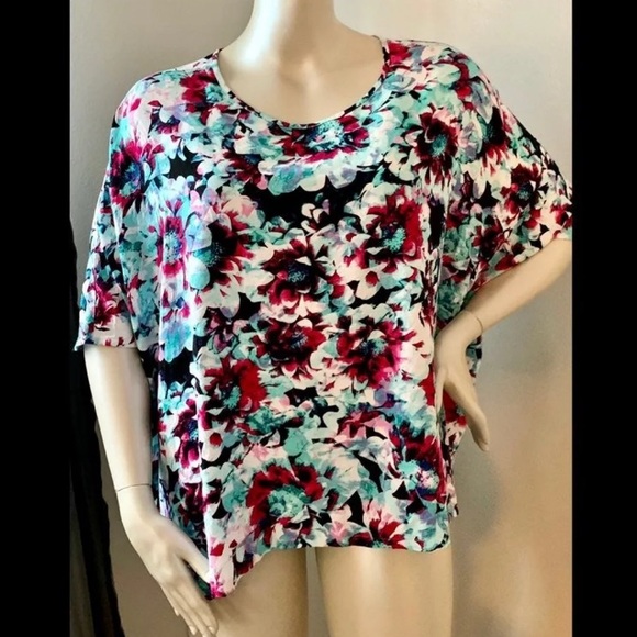 NEW 3x 22w 24w Turquoise Blue Fuchsia Pink Floral Dolman Sleeve Asymmetrical Top - Picture 2 of 6
